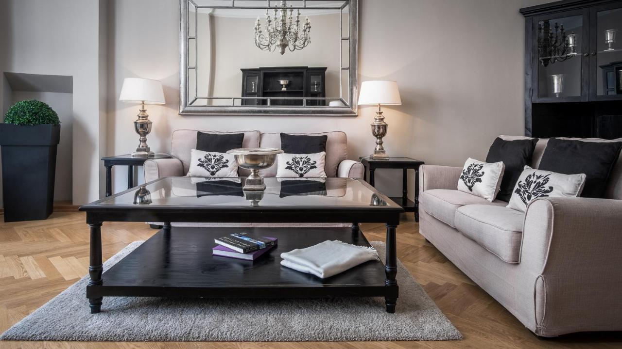 Deluxe Three-Bedroom Apartment